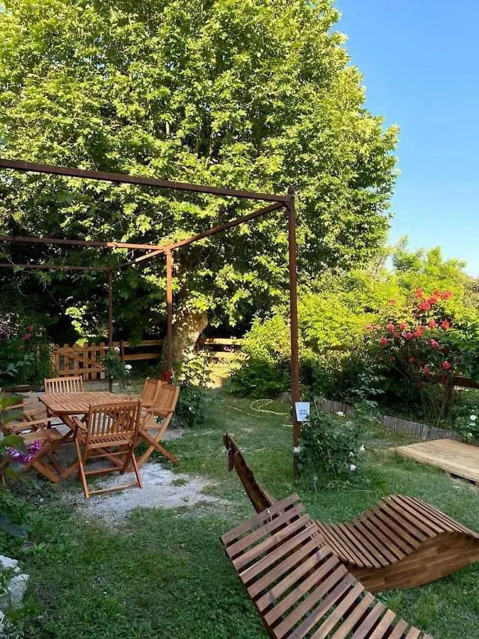 Jolie Maisonnette Niozelles France
